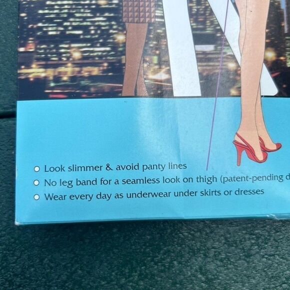 NIP Assets by Sara Blakely Size 4 Black Unbelievable Underwear Mid-Thigh‎ Shaper - Picture 4 of 7